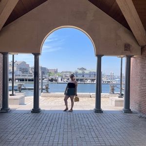 Meet your Posher, Leslie